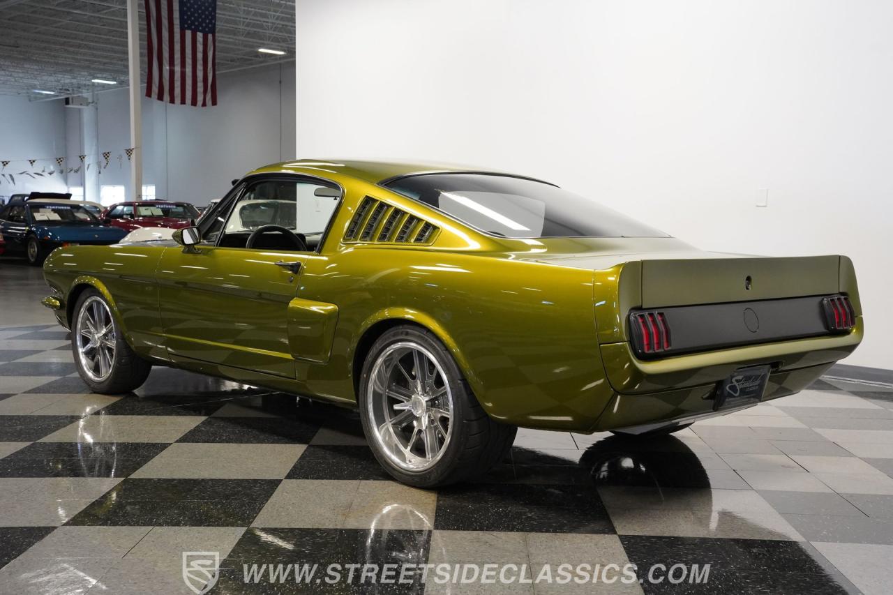 1965 Ford Mustang 2+2 Fastback Restomod