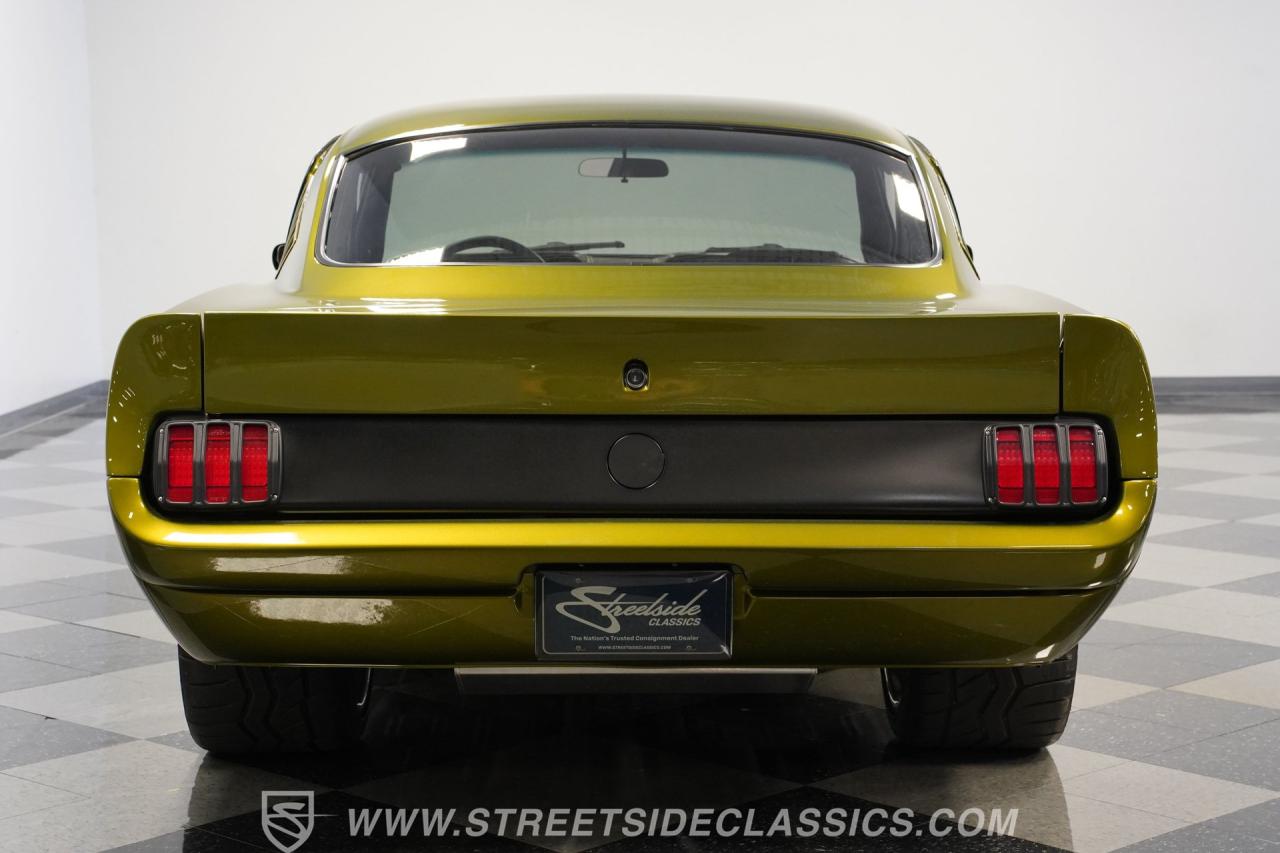 1965 Ford Mustang 2+2 Fastback Restomod