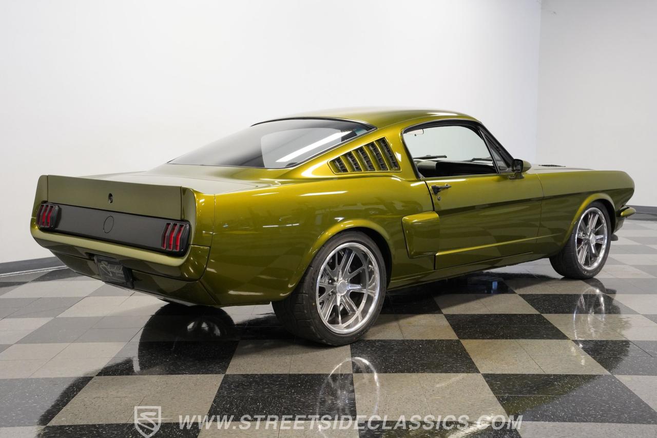 1965 Ford Mustang 2+2 Fastback Restomod