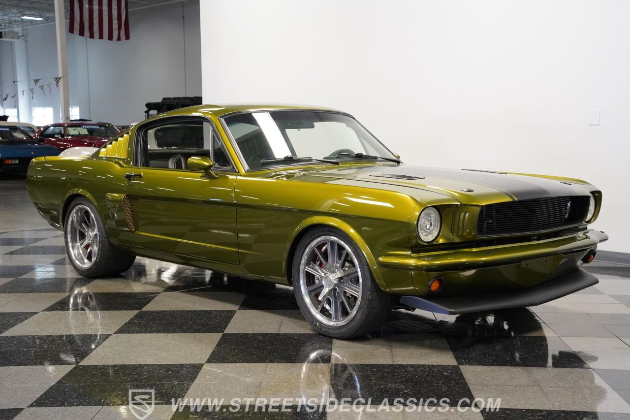 1965 Ford Mustang 2+2 Fastback Restomod