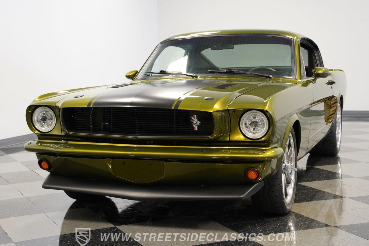 1965 Ford Mustang 2+2 Fastback Restomod