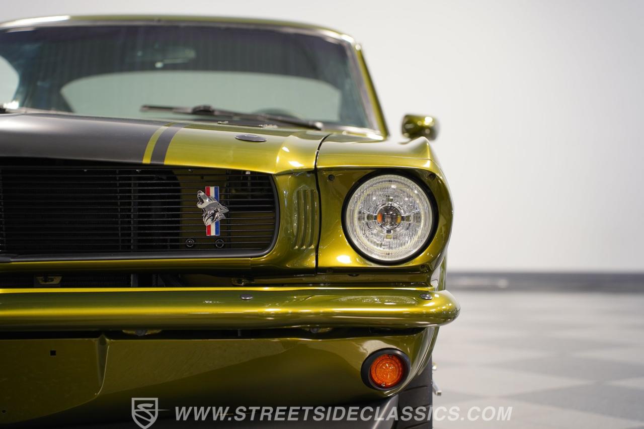 1965 Ford Mustang 2+2 Fastback Restomod