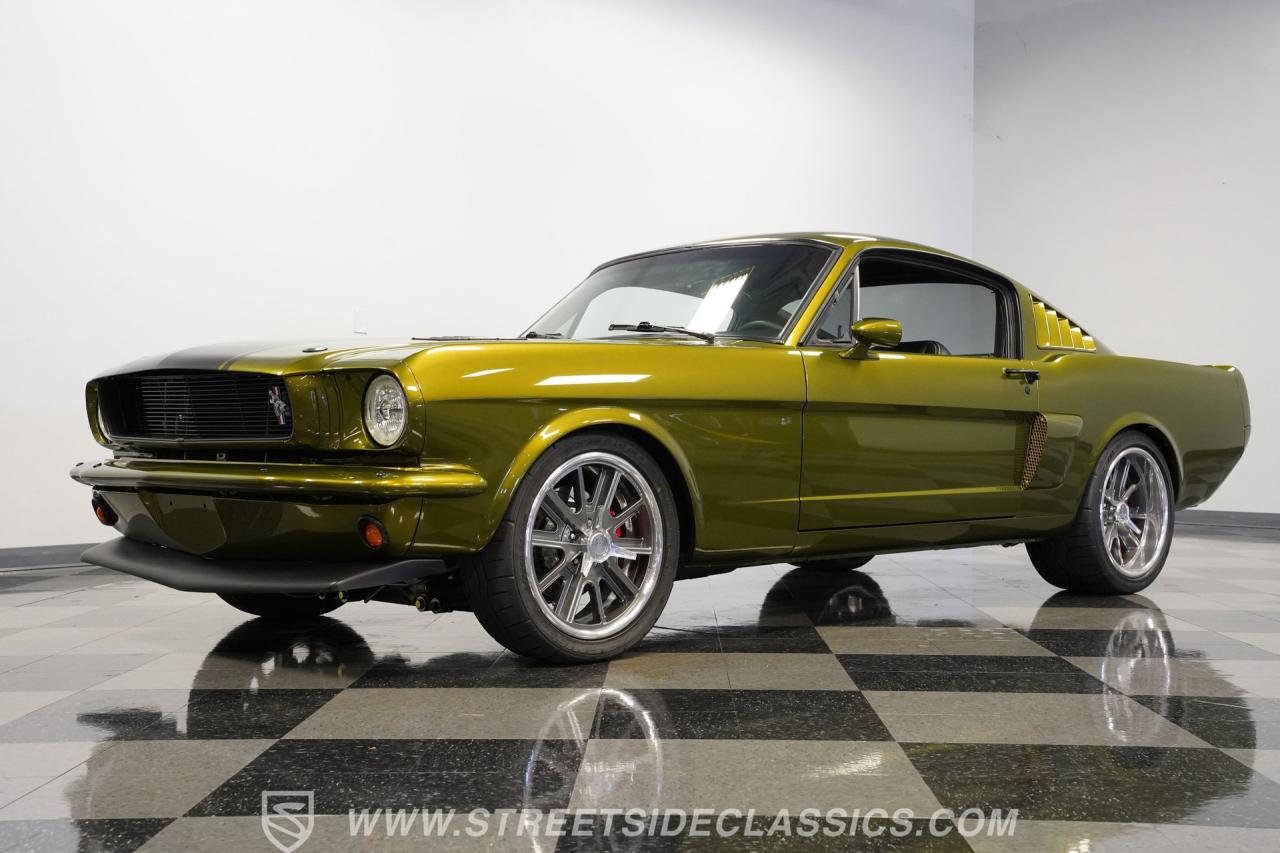 1965 Ford Mustang 2+2 Fastback Restomod