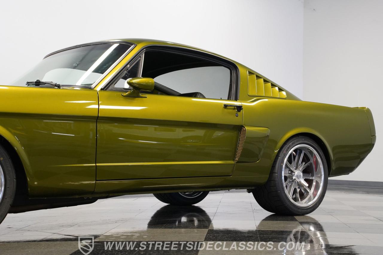 1965 Ford Mustang 2+2 Fastback Restomod