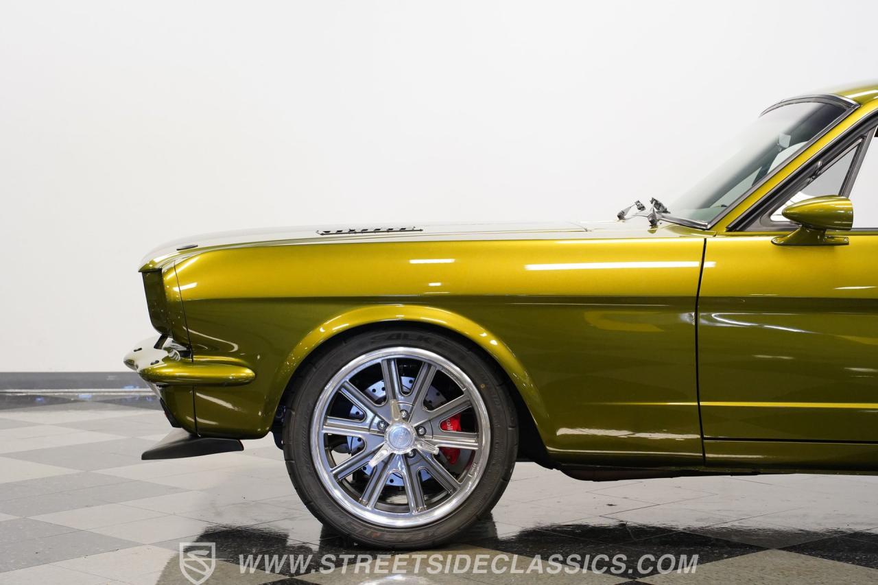 1965 Ford Mustang 2+2 Fastback Restomod