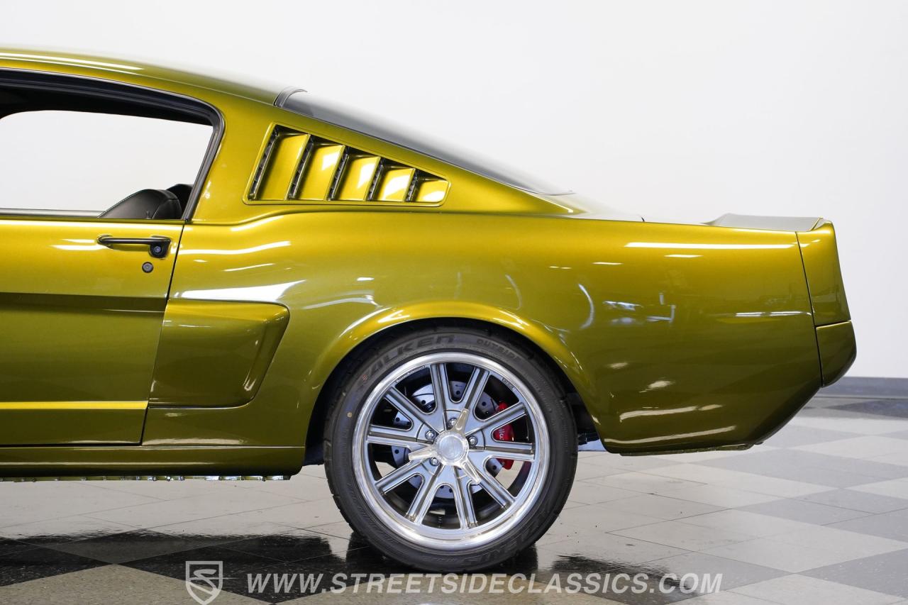 1965 Ford Mustang 2+2 Fastback Restomod