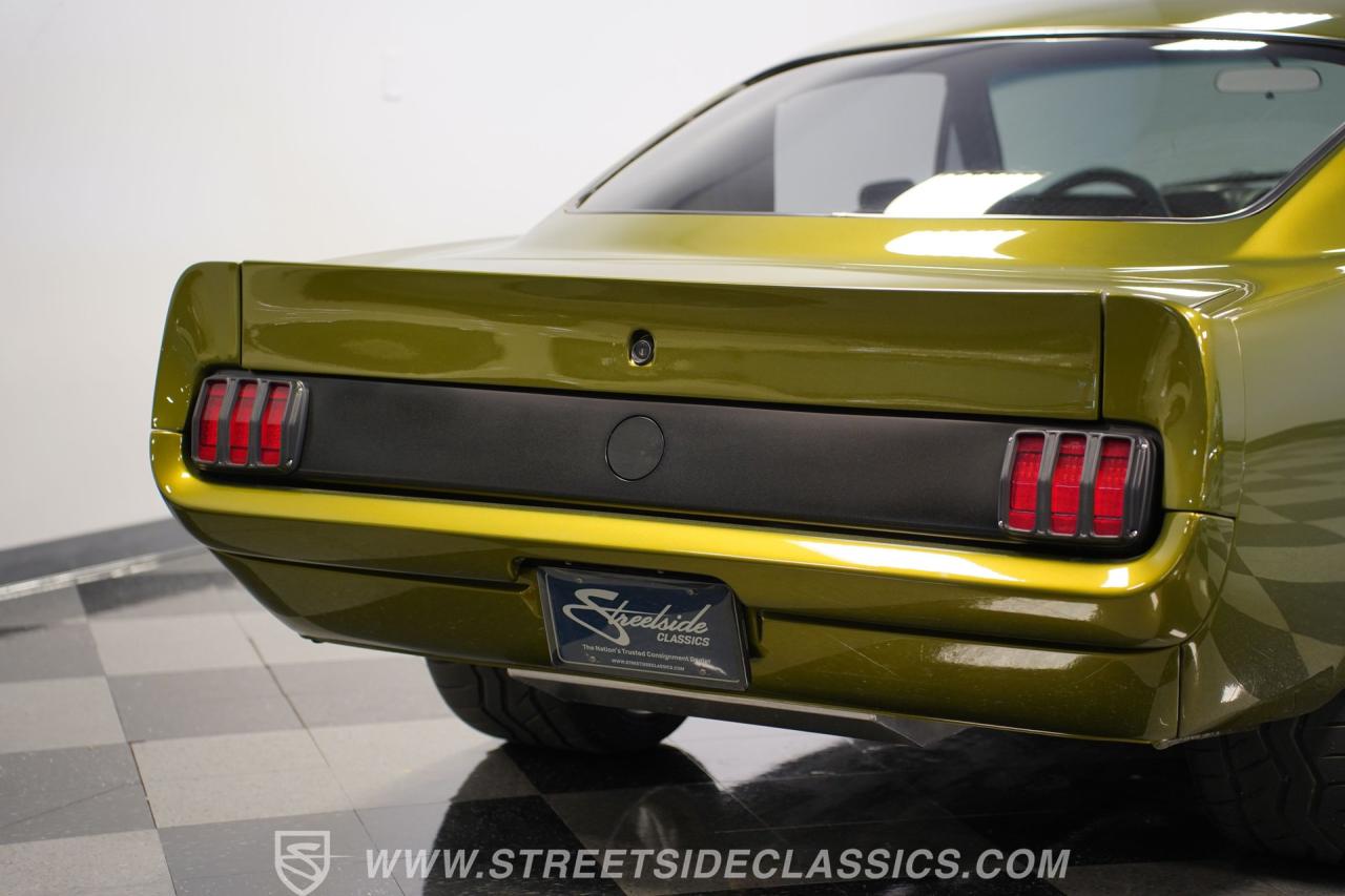 1965 Ford Mustang 2+2 Fastback Restomod