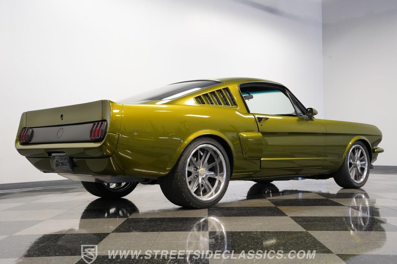 1965 Ford Mustang 2+2 Fastback Restomod