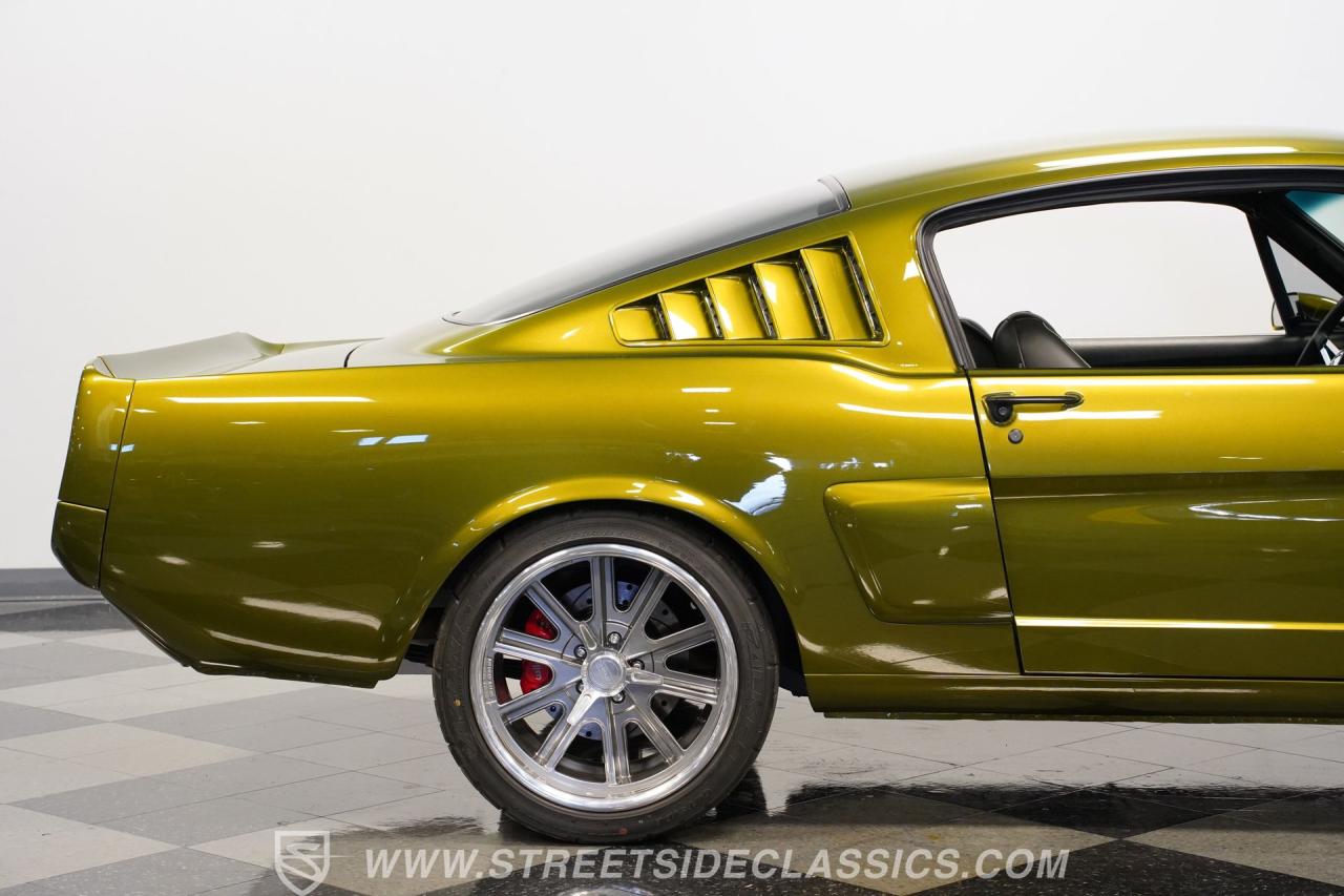 1965 Ford Mustang 2+2 Fastback Restomod