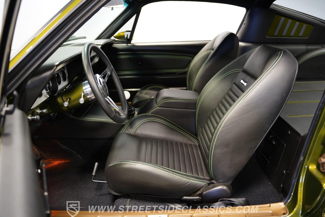 1965 Ford Mustang 2+2 Fastback Restomod