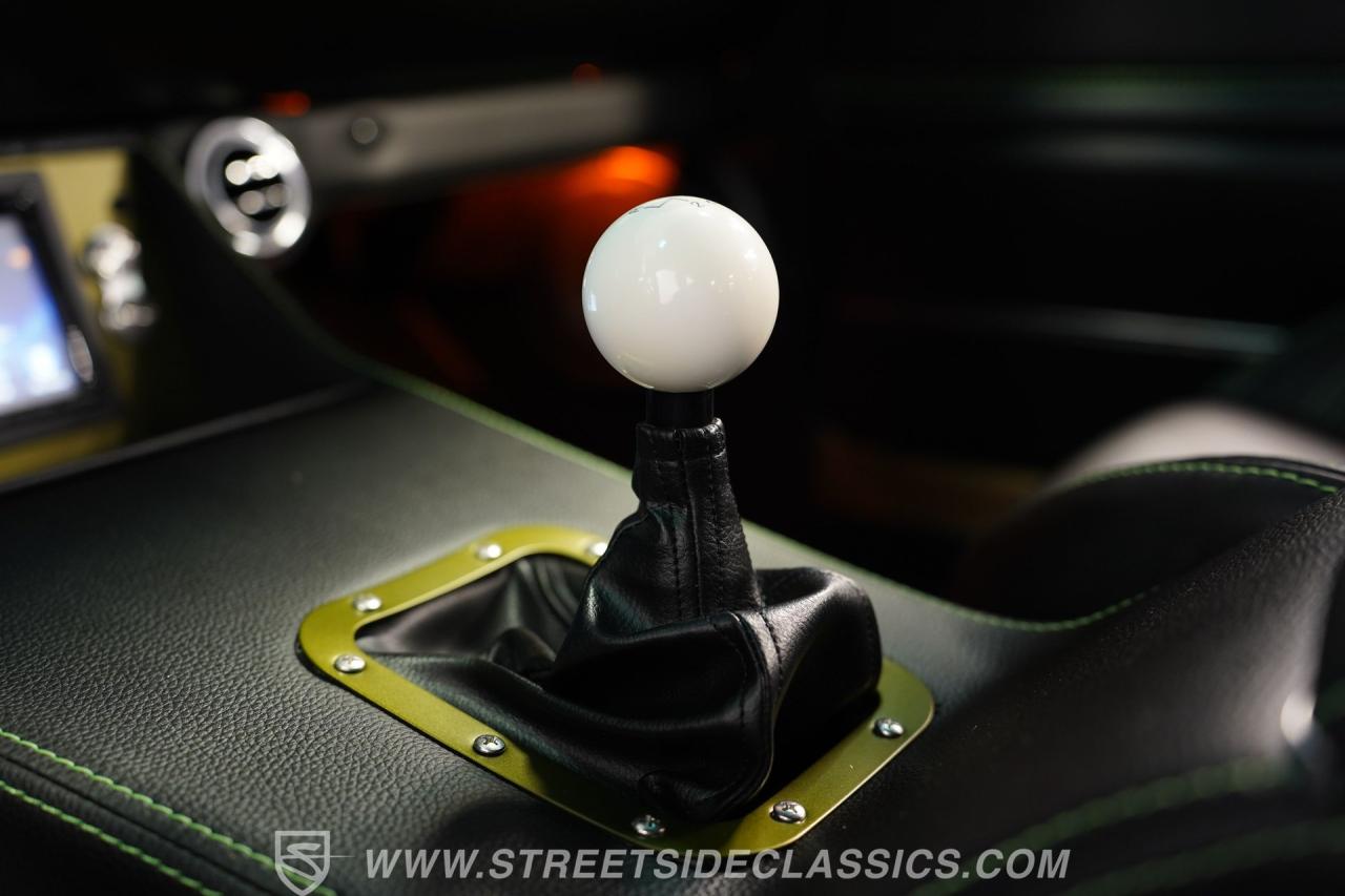 1965 Ford Mustang 2+2 Fastback Restomod