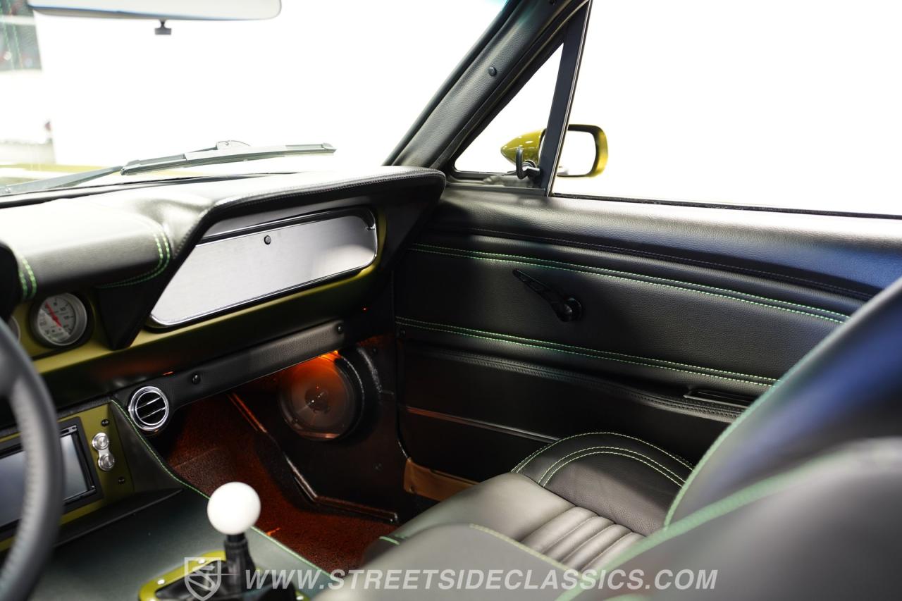 1965 Ford Mustang 2+2 Fastback Restomod