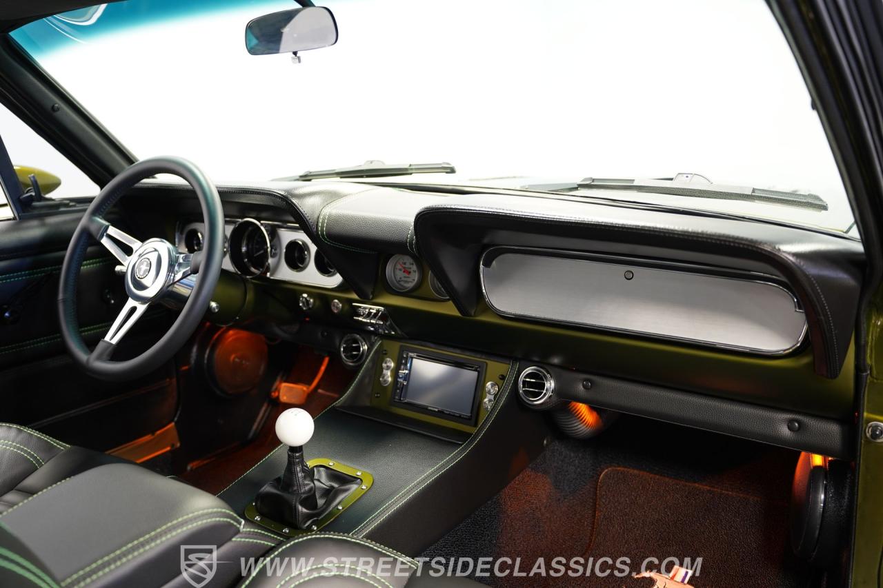 1965 Ford Mustang 2+2 Fastback Restomod