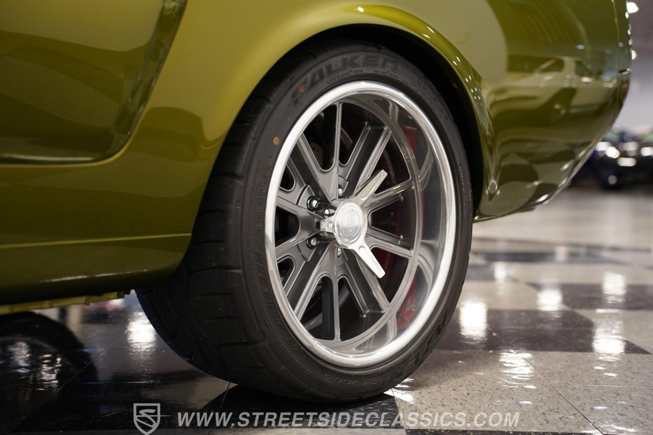 1965 Ford Mustang 2+2 Fastback Restomod