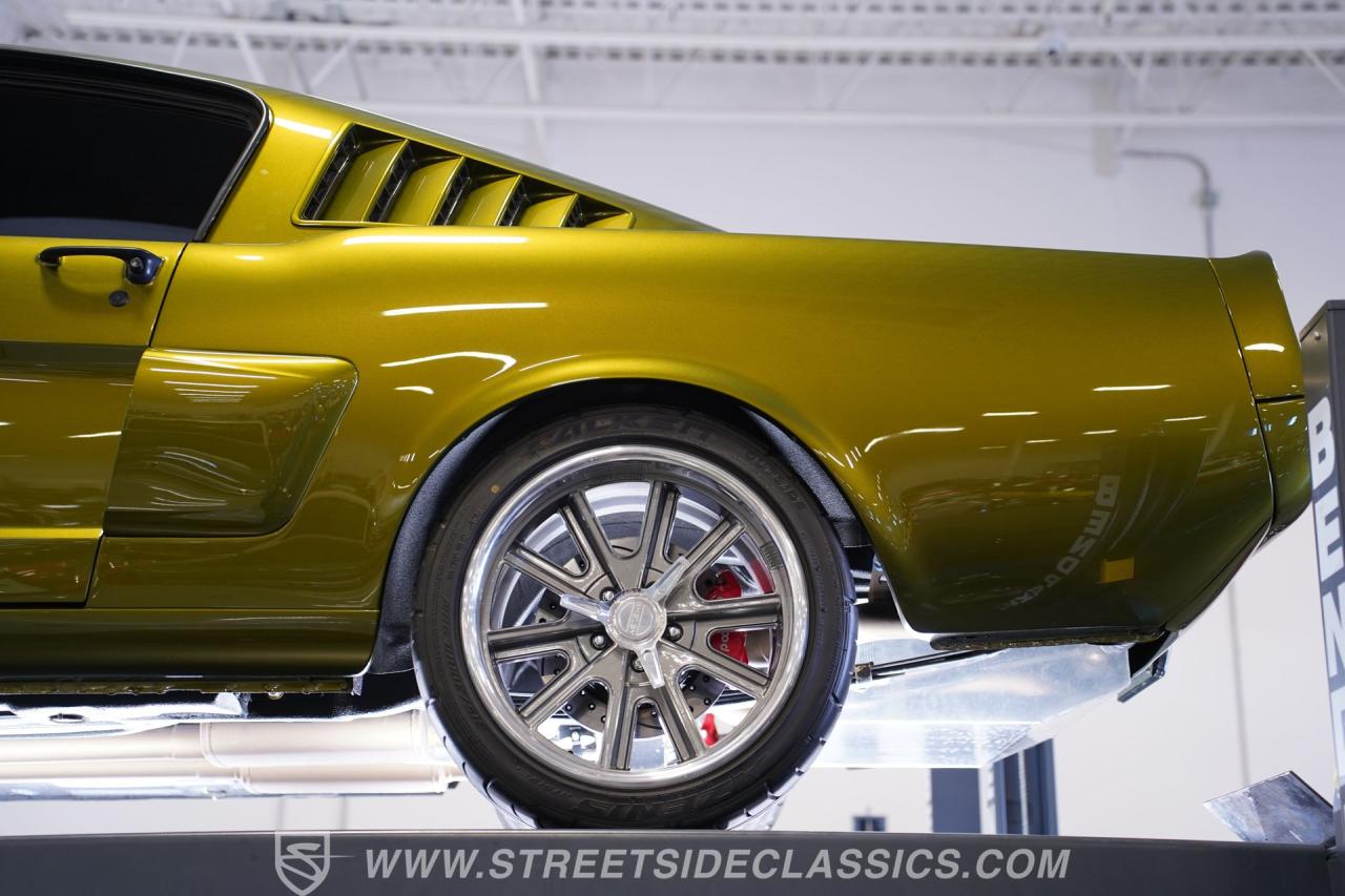 1965 Ford Mustang 2+2 Fastback Restomod