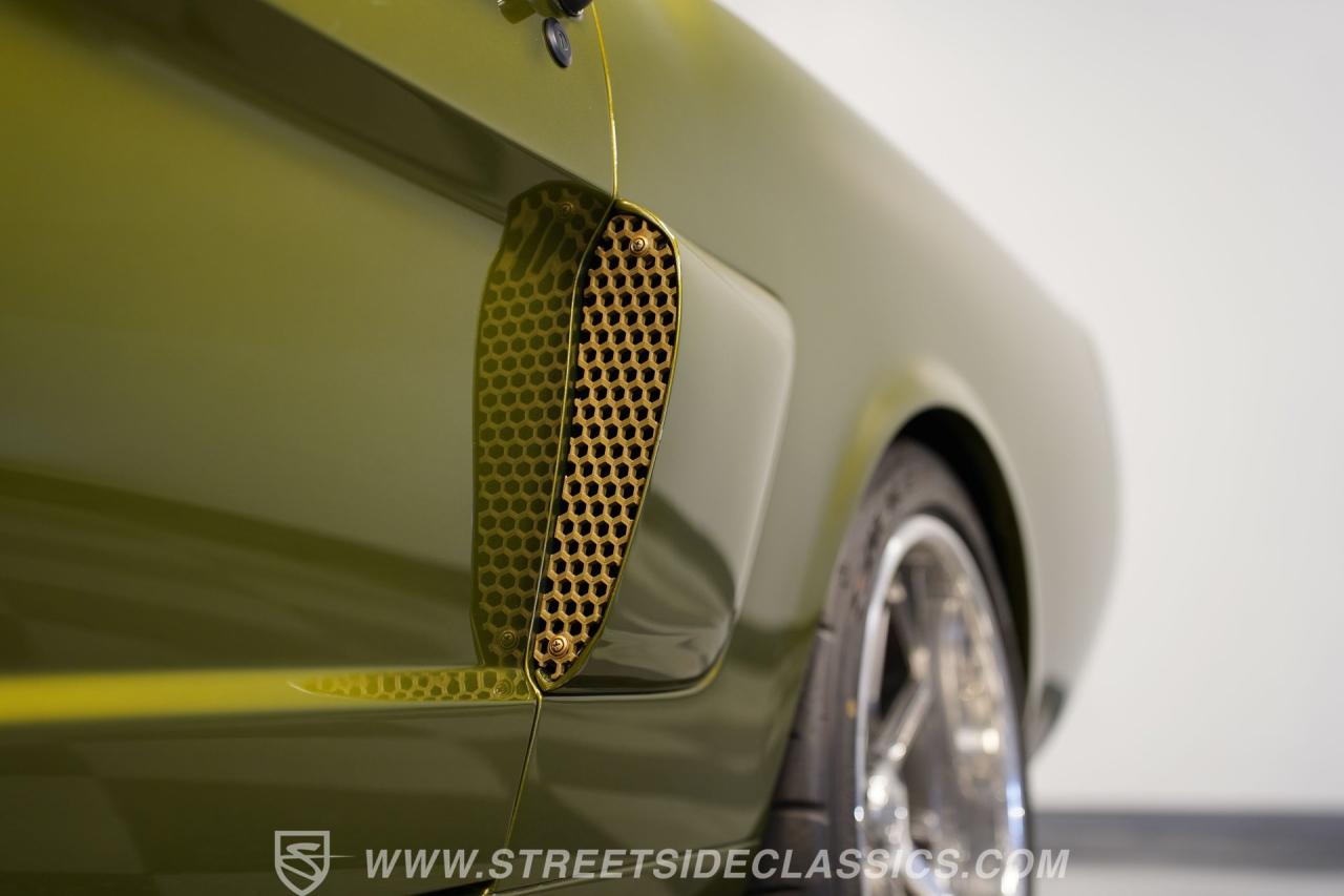 1965 Ford Mustang 2+2 Fastback Restomod