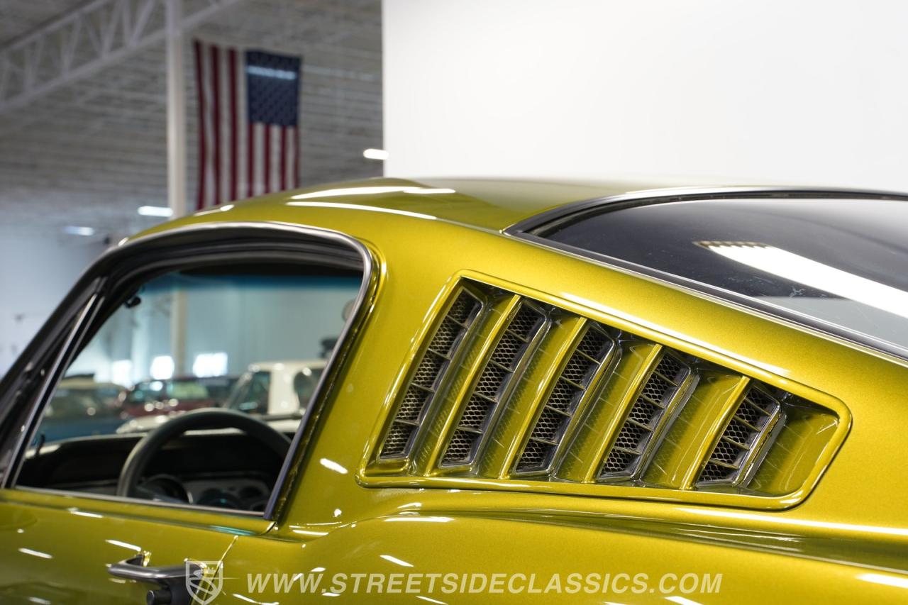 1965 Ford Mustang 2+2 Fastback Restomod