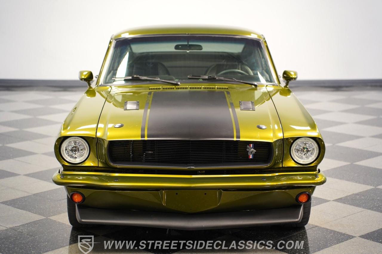 1965 Ford Mustang 2+2 Fastback Restomod