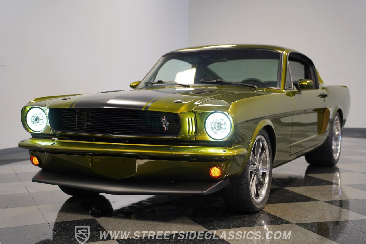 1965 Ford Mustang 2+2 Fastback Restomod