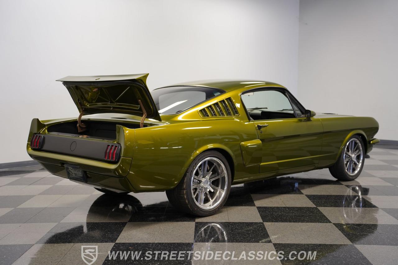 1965 Ford Mustang 2+2 Fastback Restomod