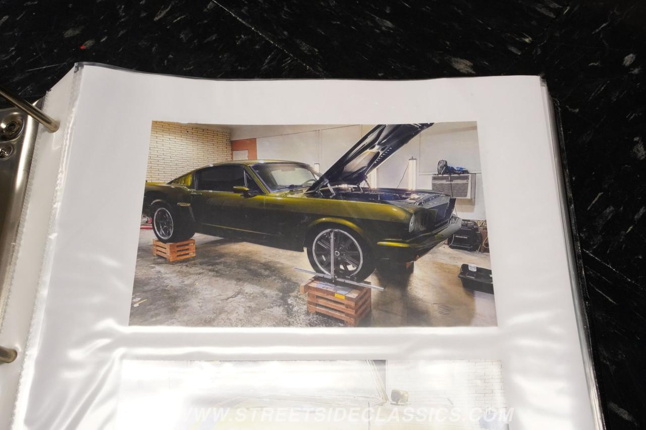 1965 Ford Mustang 2+2 Fastback Restomod