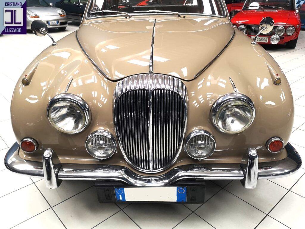 1969 Daimler V8 SALOON