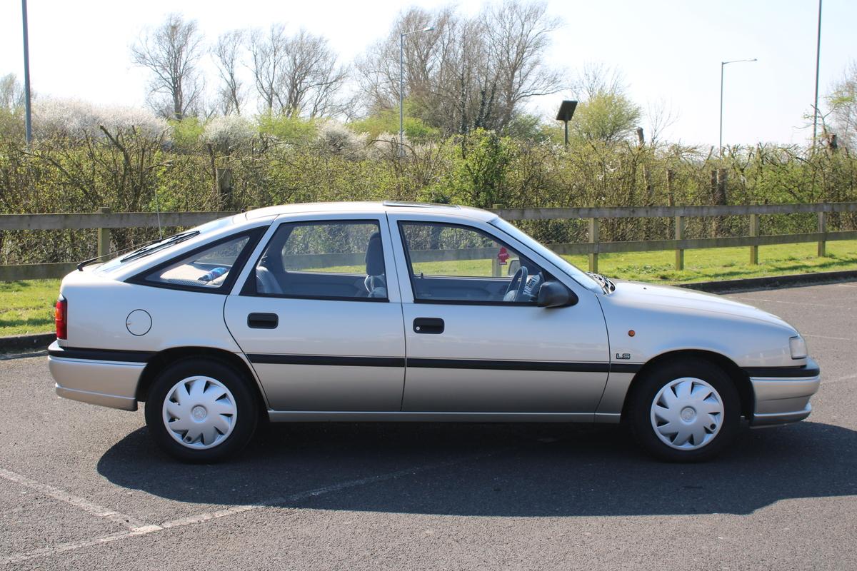 1994 Vauxhall CAVALIER LS