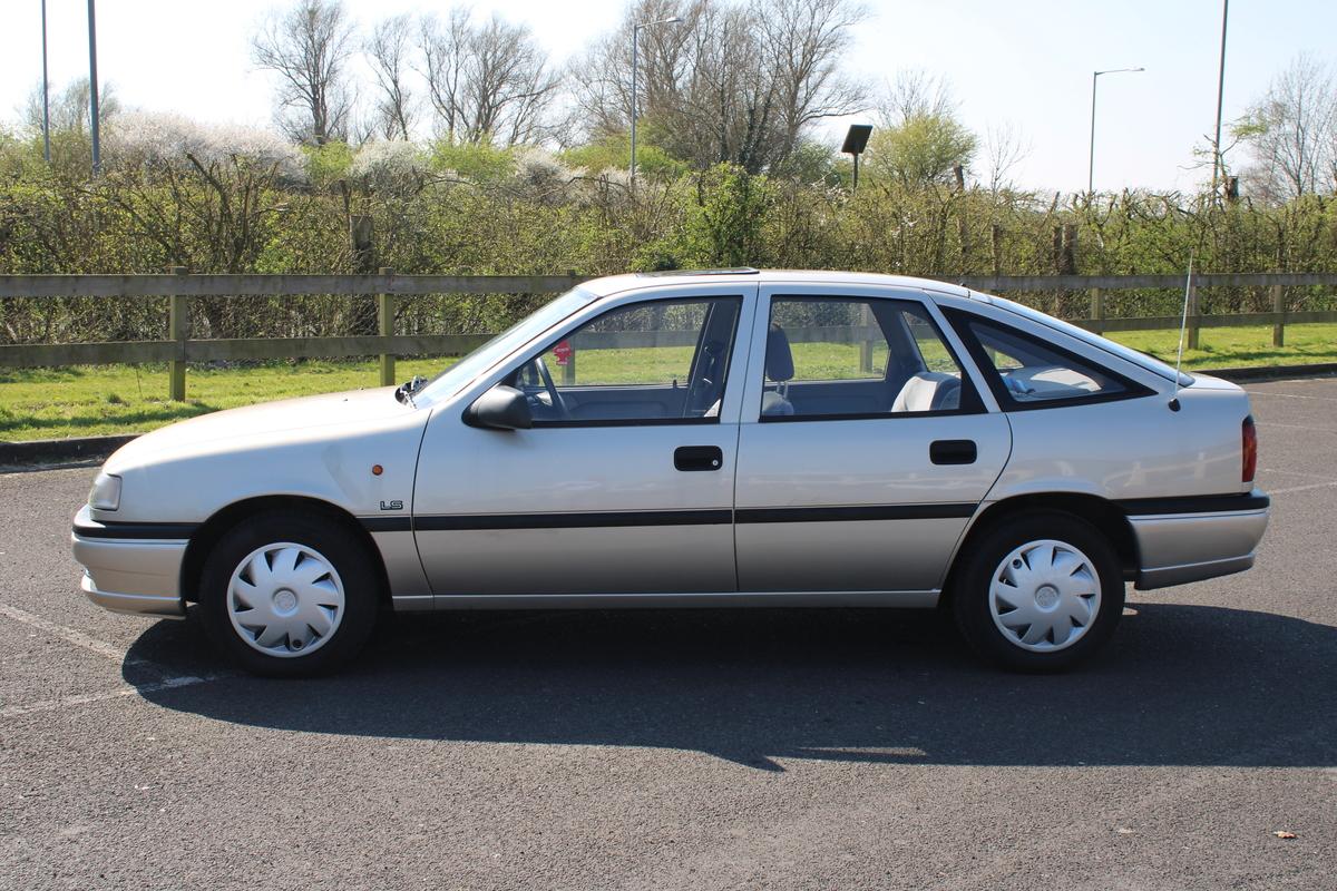 1994 Vauxhall CAVALIER LS