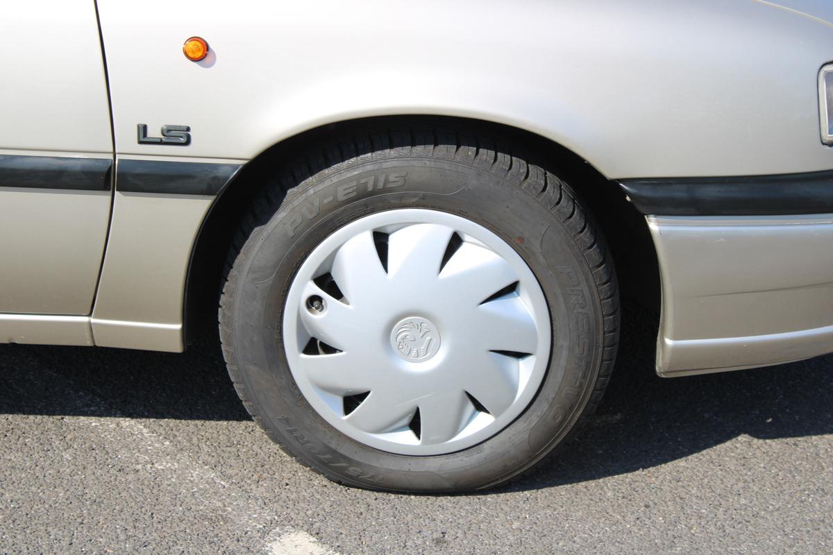 1994 Vauxhall CAVALIER LS