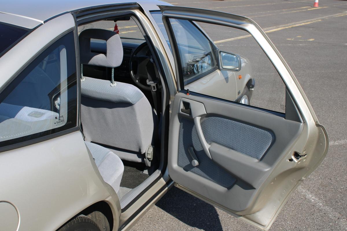 1994 Vauxhall CAVALIER LS