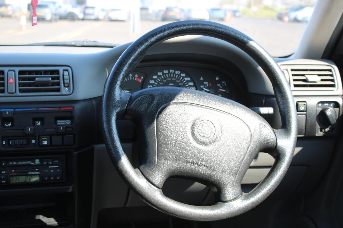 1994 Vauxhall CAVALIER LS