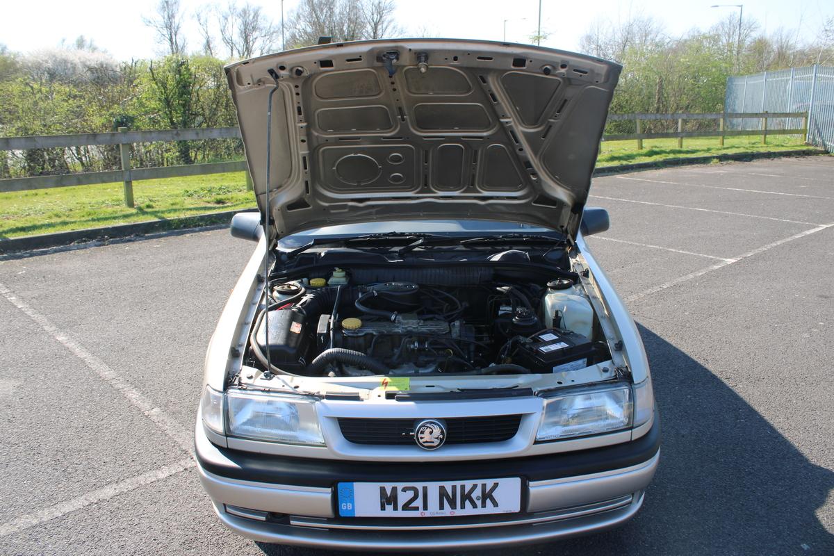 1994 Vauxhall CAVALIER LS