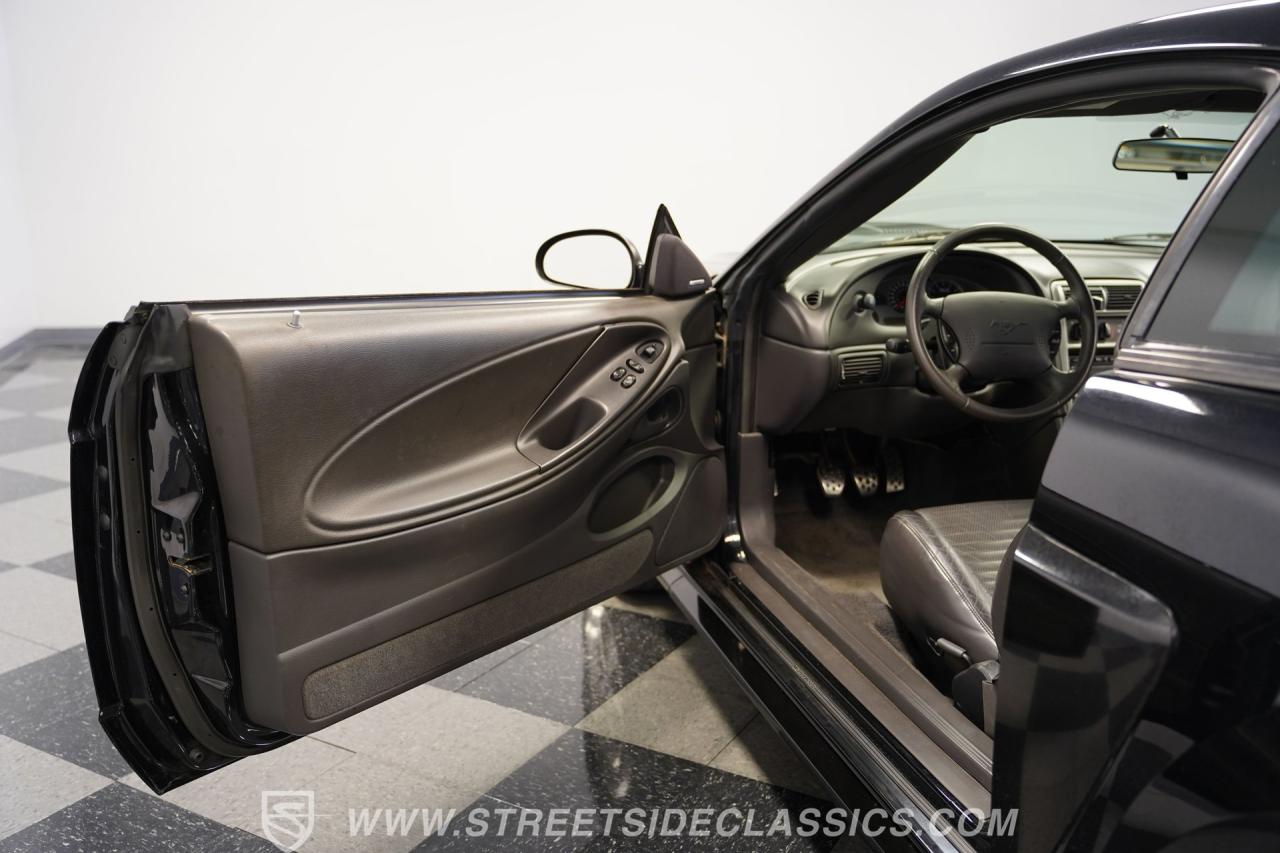 2003 Ford Mustang Mach 1