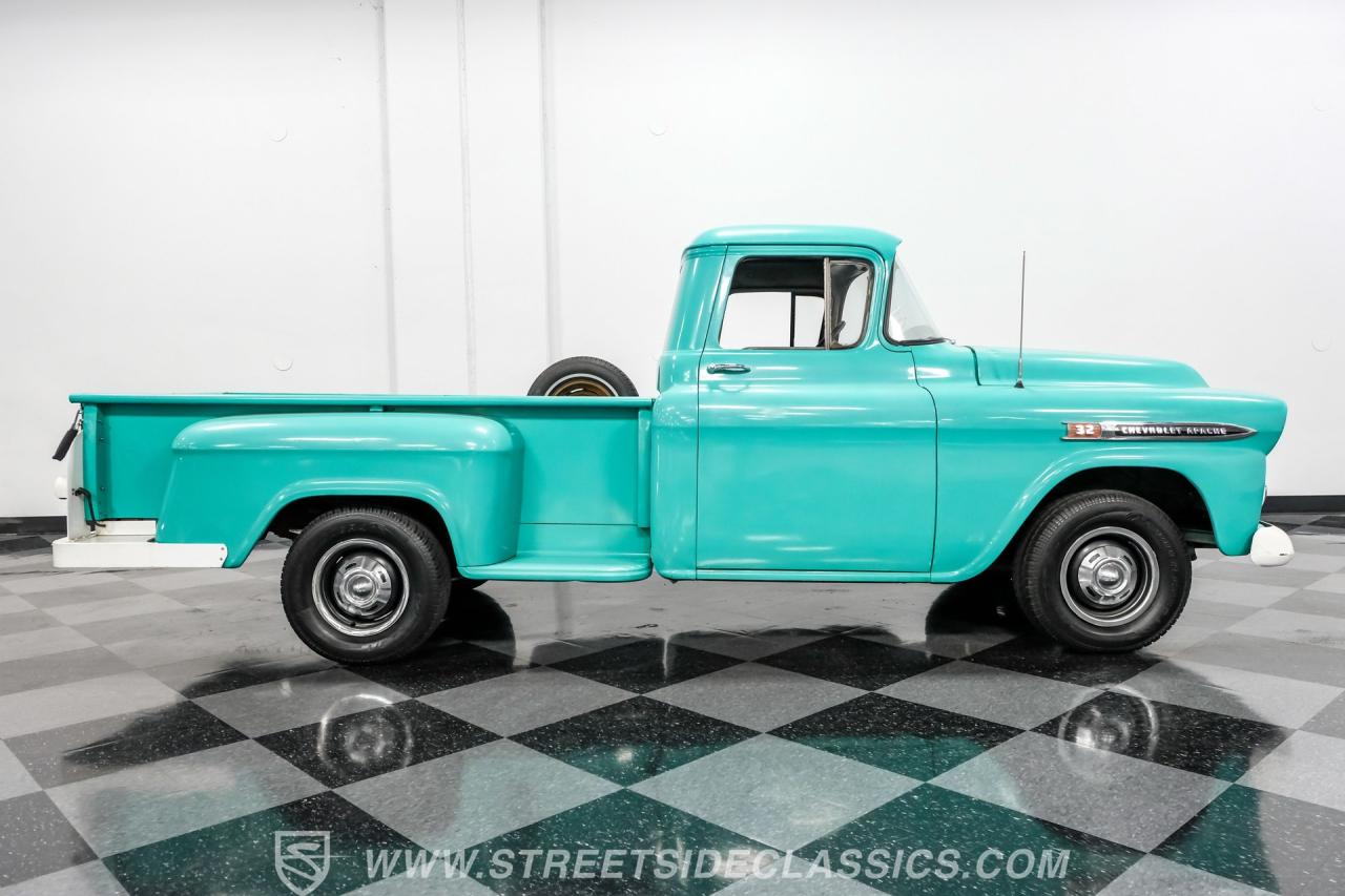 1959 Chevrolet 3200 Apache Stepside