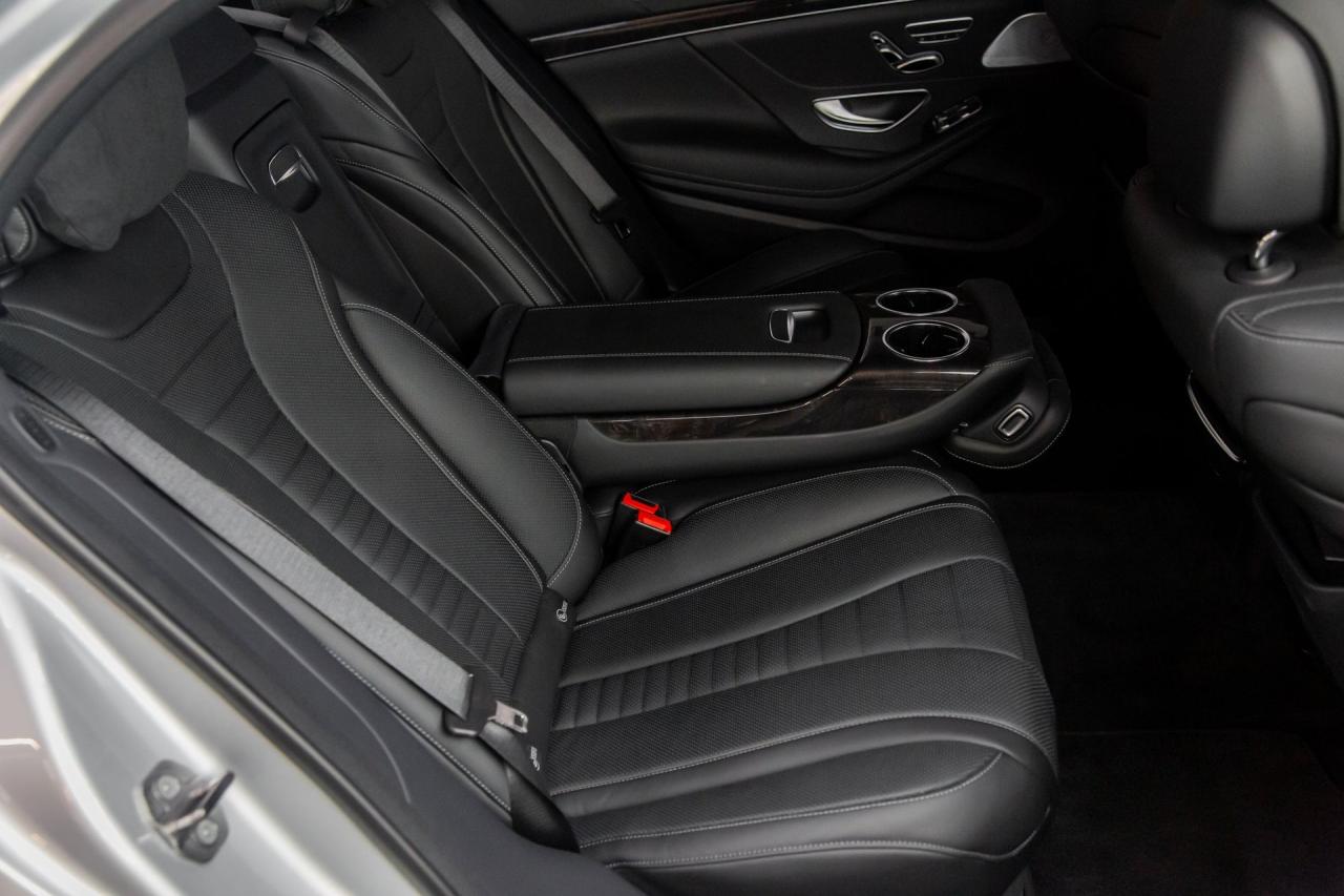 2019 Mercedes - Benz 4320 mile S 560