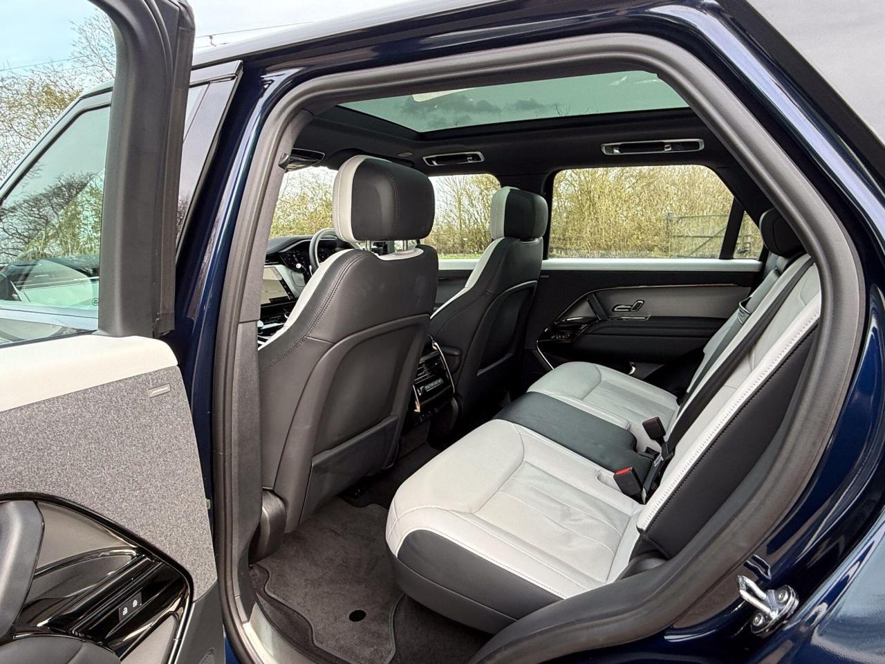 2023 Land Rover 3.0 D300 MHEV Dynamic SE Auto 4WD Euro 6 (s/s) 5dr