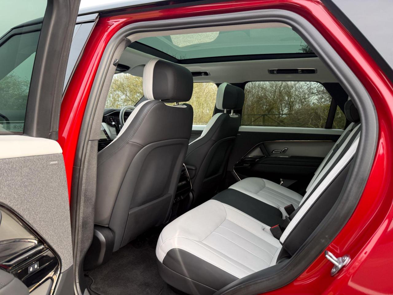 2024 Land Rover 3.0 D300 MHEV Dynamic SE Auto 4WD Euro 6 (s/s) 5dr