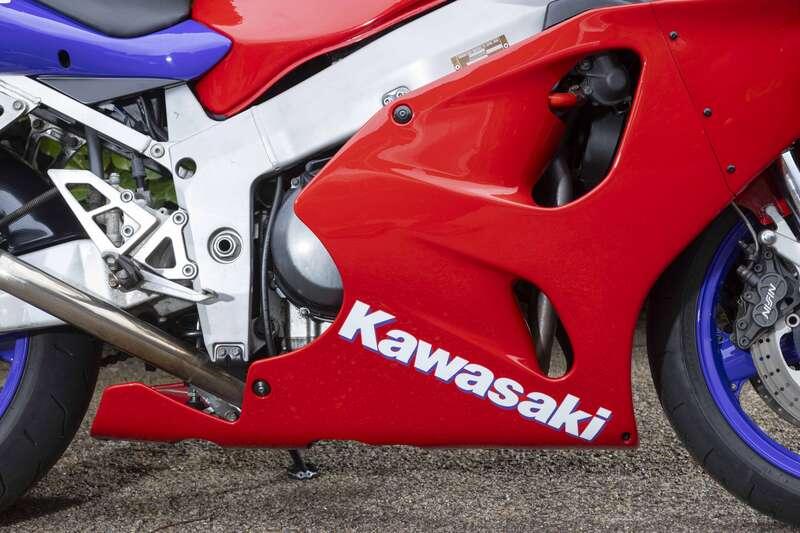 2996 Kawasaki ZX-7R (P1)