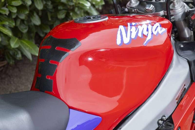 2996 Kawasaki ZX-7R (P1)