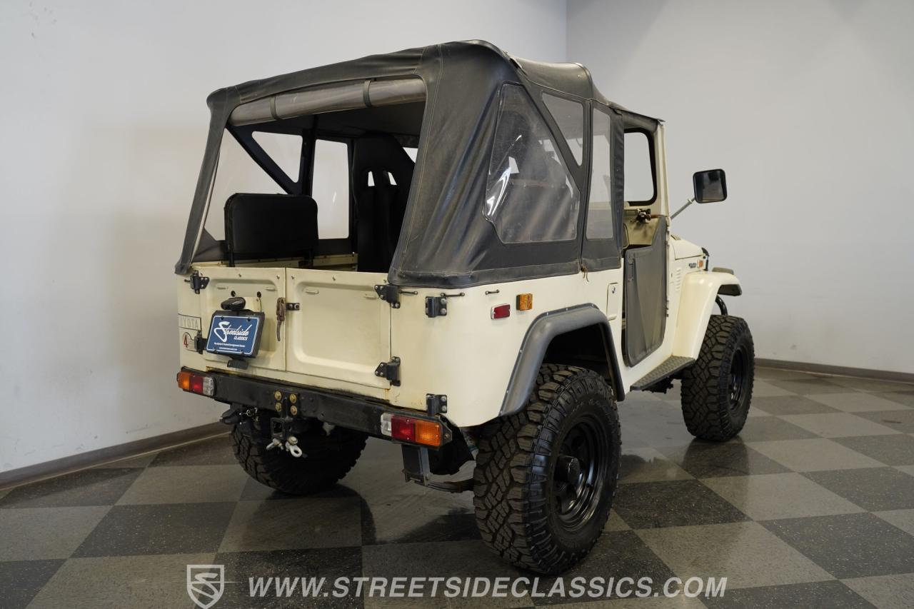 1974 Toyota FJ40 Land Cruiser