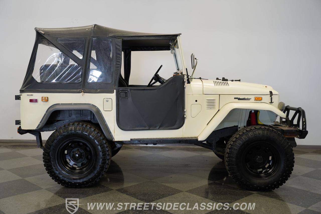 1974 Toyota FJ40 Land Cruiser