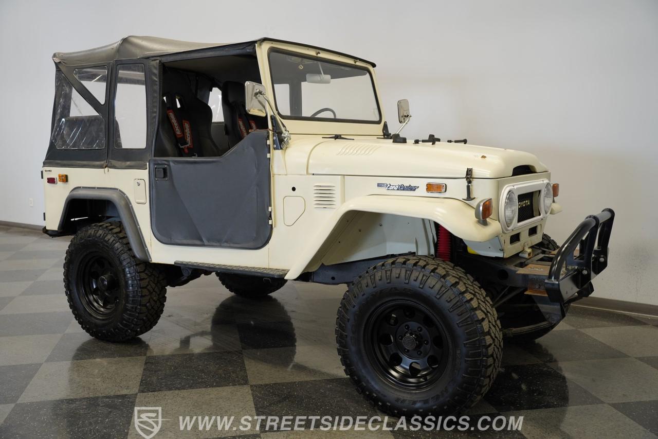 1974 Toyota FJ40 Land Cruiser