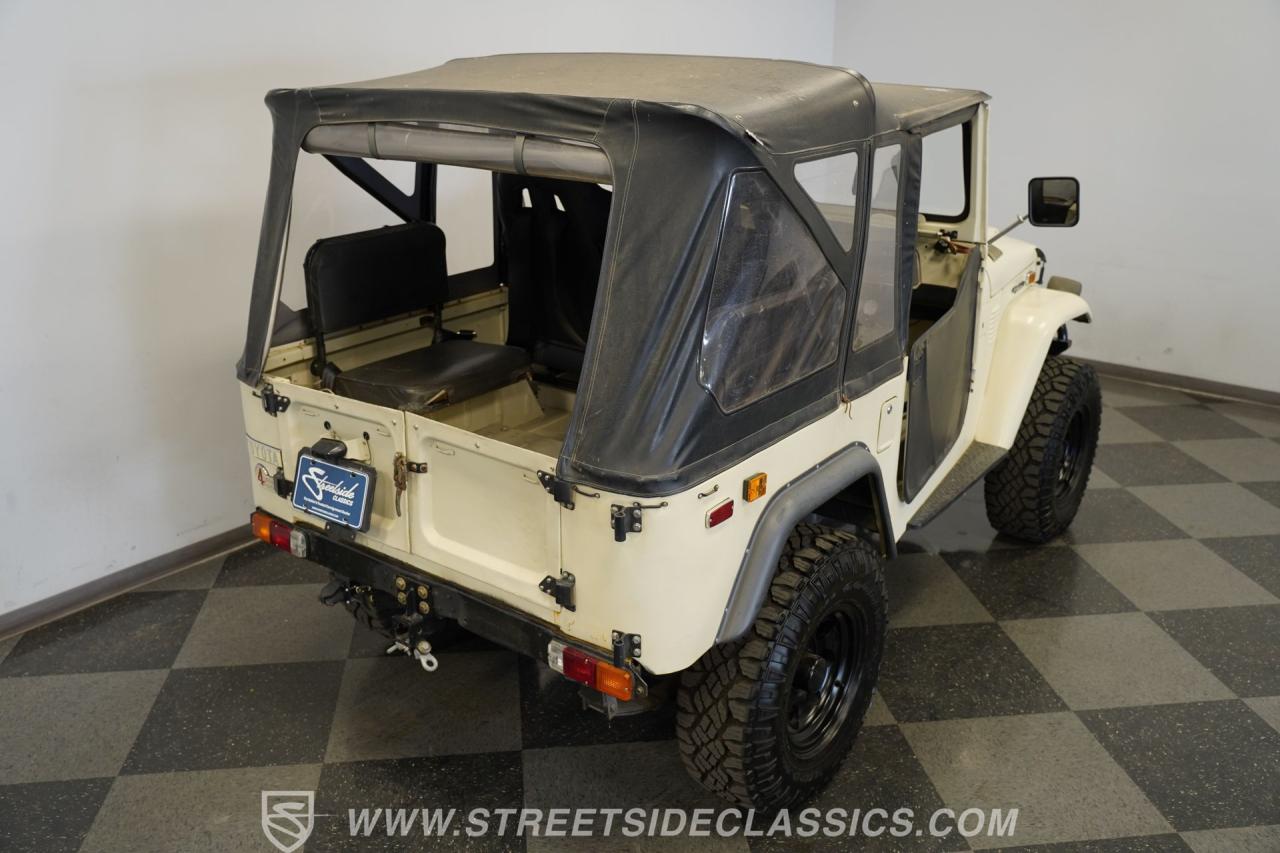 1974 Toyota FJ40 Land Cruiser