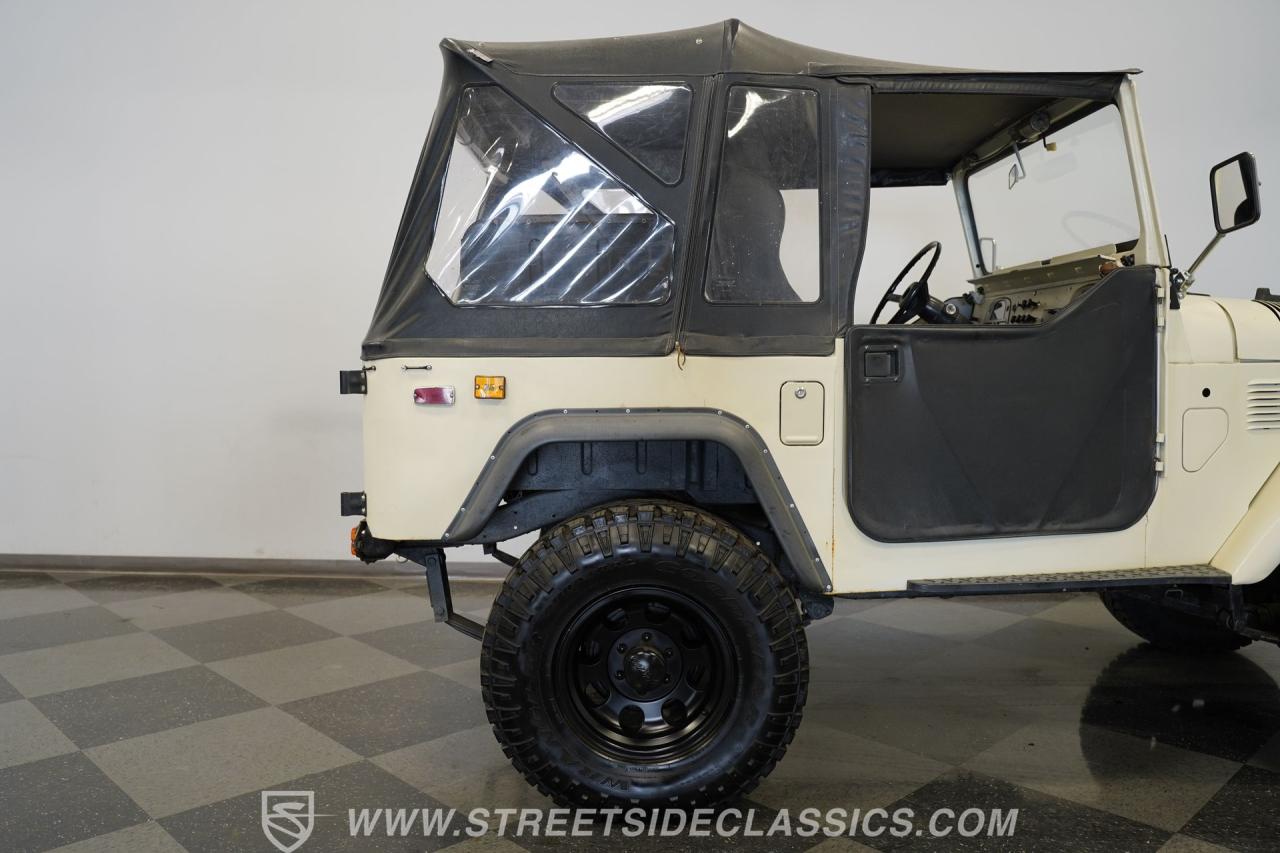 1974 Toyota FJ40 Land Cruiser