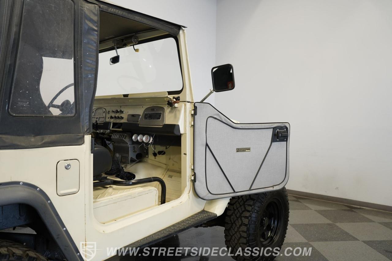 1974 Toyota FJ40 Land Cruiser