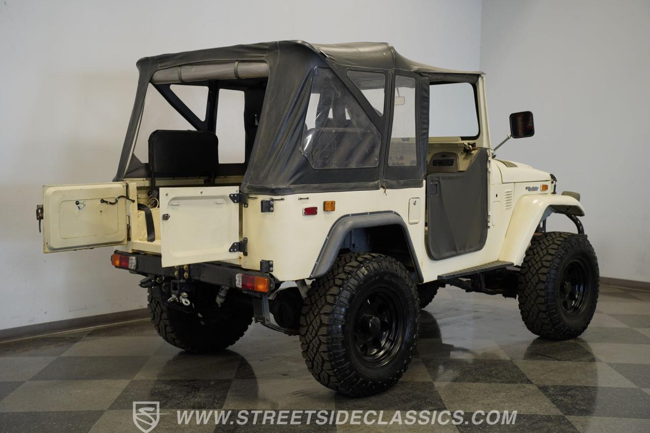 1974 Toyota FJ40 Land Cruiser