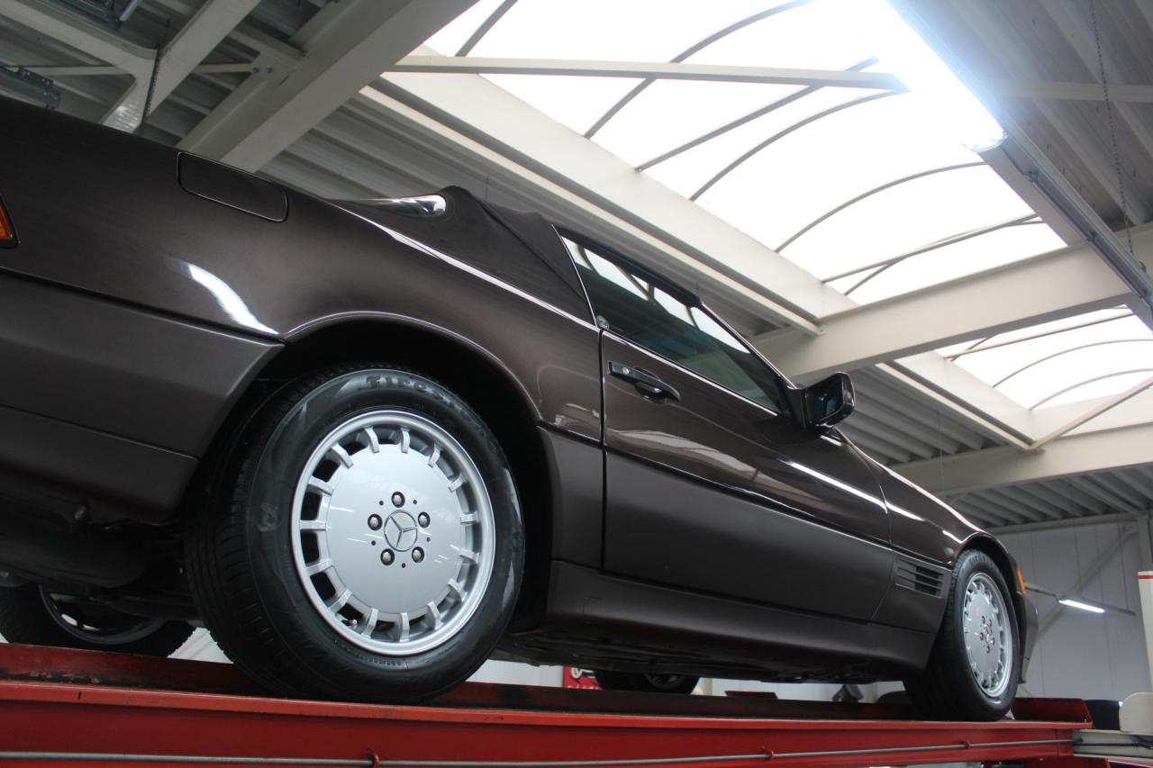 1993 Mercedes - Benz 300 SL &ldquo;Brown over brown&rdquo;