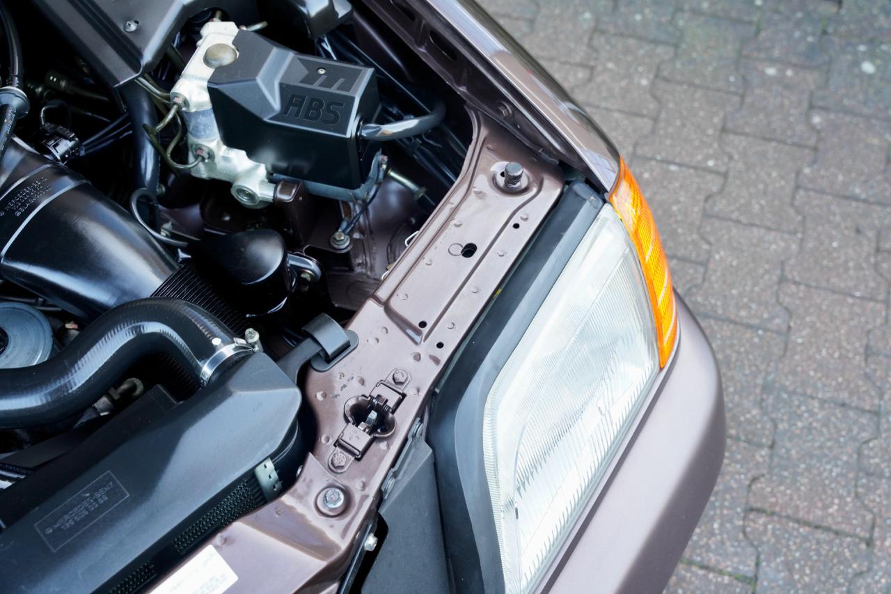 1993 Mercedes - Benz 300 SL &ldquo;Brown over brown&rdquo;