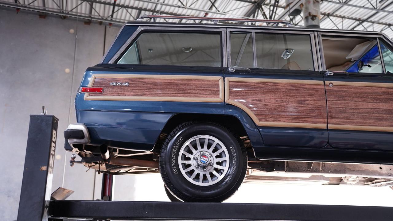 1988 Jeep Grand Wagoneer