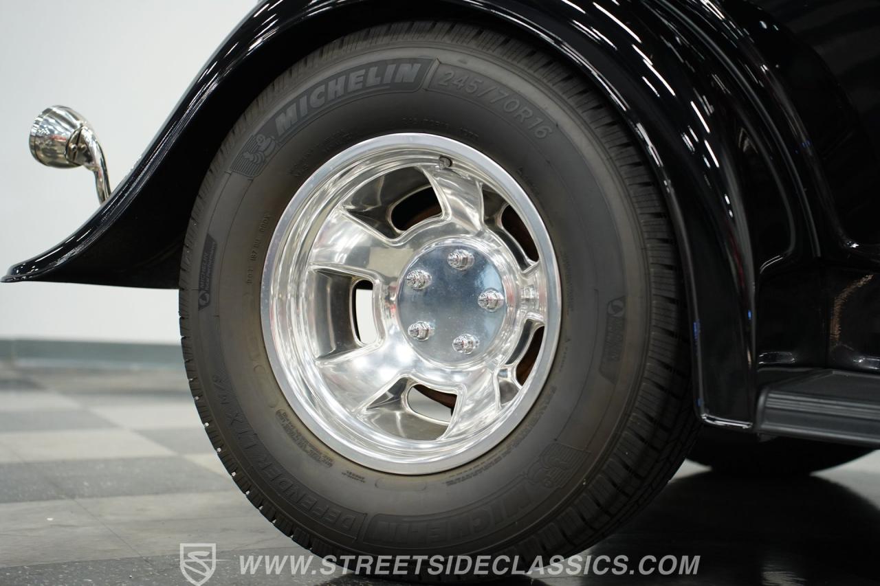 1932 Ford 5-Window Coupe LS1